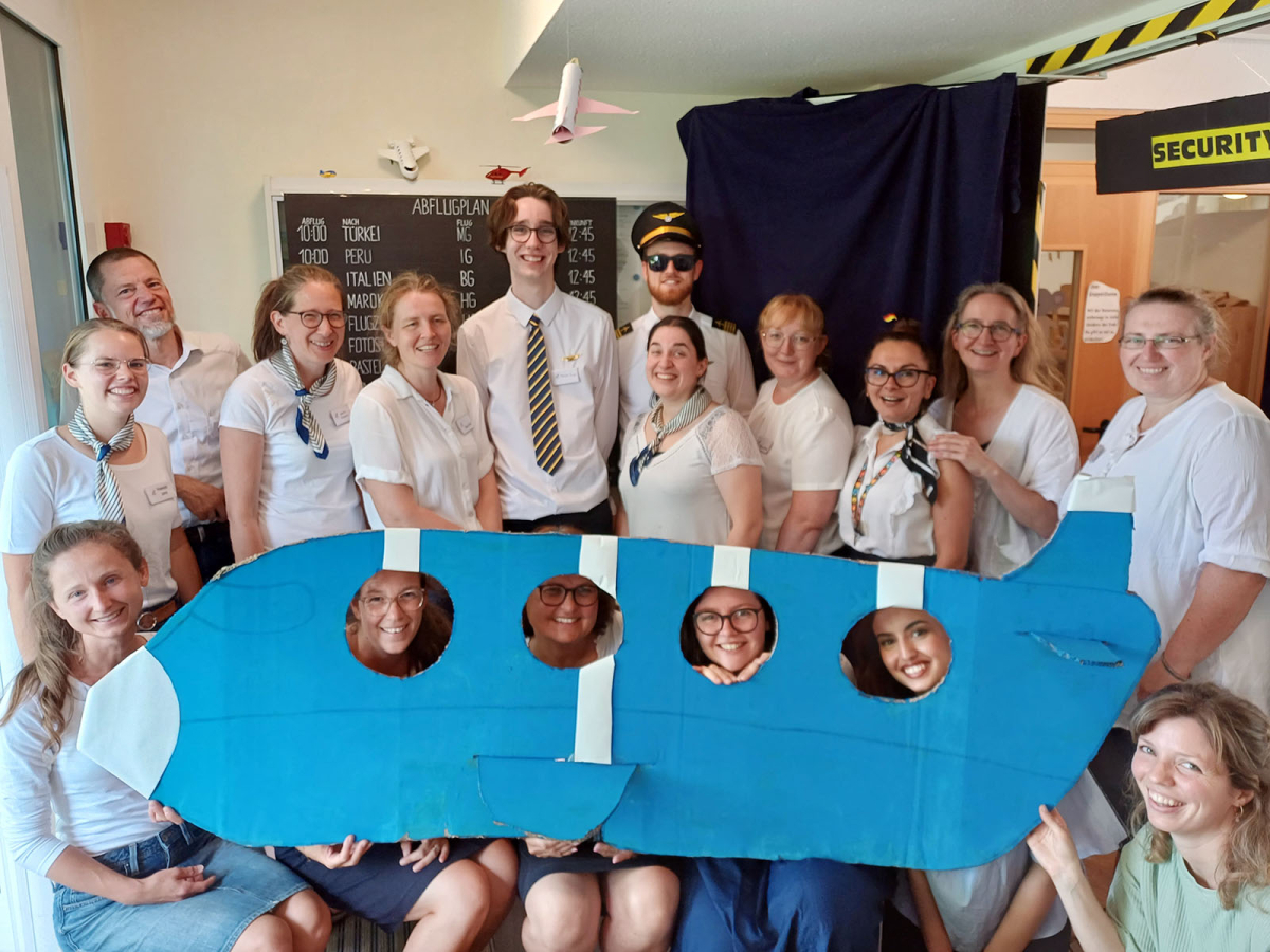 &bdquo;Mit dem Flugzeug um die Welt" &ndash; Thema und Team von unserem diesj&auml;hrigen Sommerfest